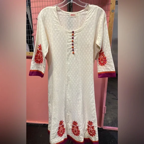 Cream & Red dress - Picture 1 of 1